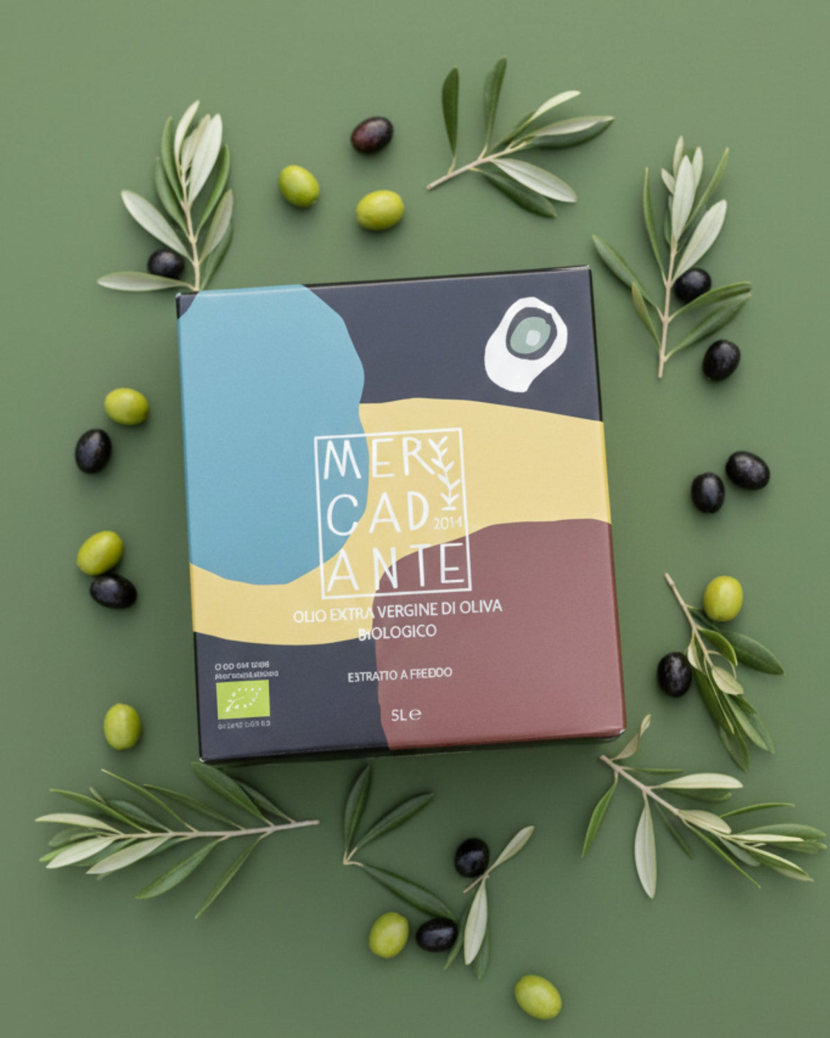 Bag-in-Box di olio EVO Mercadante tra rami d'ulivo